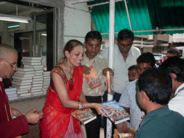 Chowpatti (Mumbai) Book Distribution