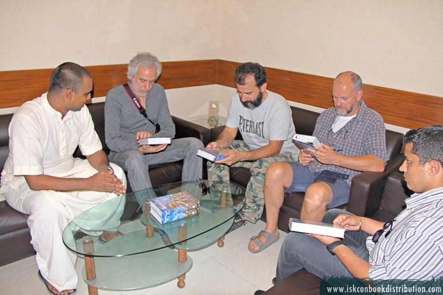 Mr.Paul Ritchie a Hollywood producer Recive Bhagvad Gita at ISKCON Delhi