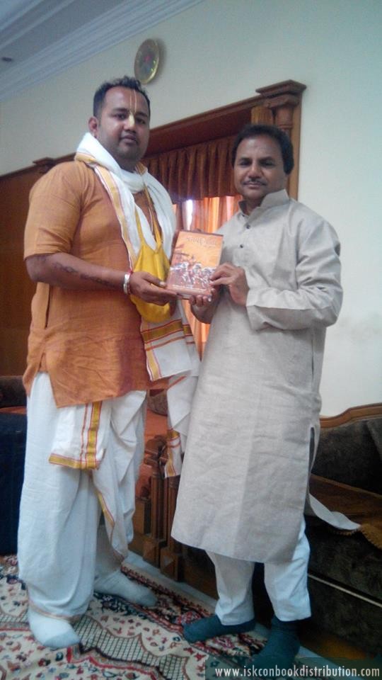 Gujarat Bhajan Samraat, Hemant Chauhan receiving Srila Prabhupada's Mercy