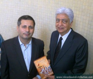 Azim Premji, the Chairman of global IT giant – Wipro Limited receive Bhagvad Gita