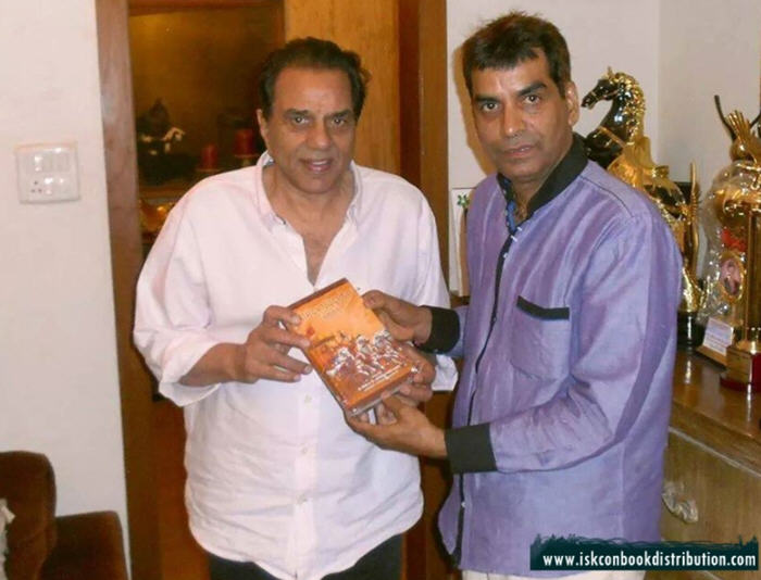 Famous Indian actor Mr. Dharmendra receive Bhagvad Gita As it is