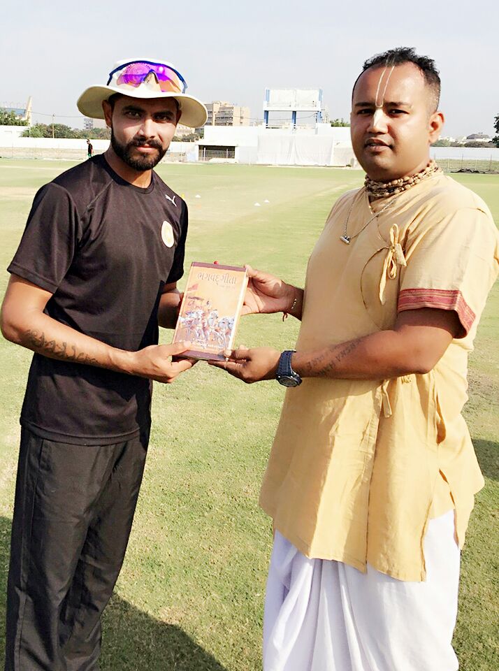Ravindra Jadeja Indian Cricketer Recieving Bhagavad Gita From Rameshwar Prabu